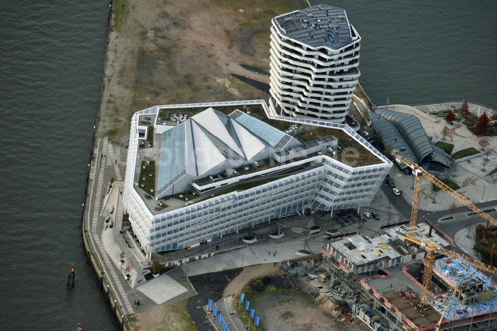 Hamburg aus der Vogelperspektive: Marco-Polo-Tower und die Deutschlandzentrale von Unilever in der Hamburger HafenCity