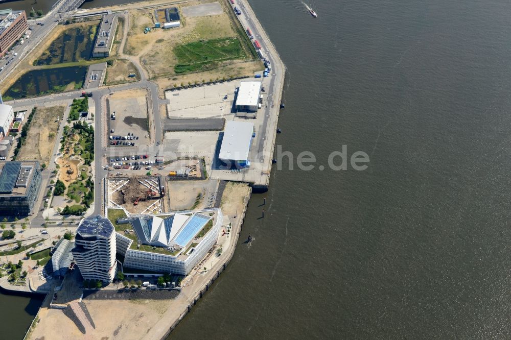 Hamburg aus der Vogelperspektive: Marco-Polo-Tower und die Deutschlandzentrale von Unilever am Strandkai in Hamburg