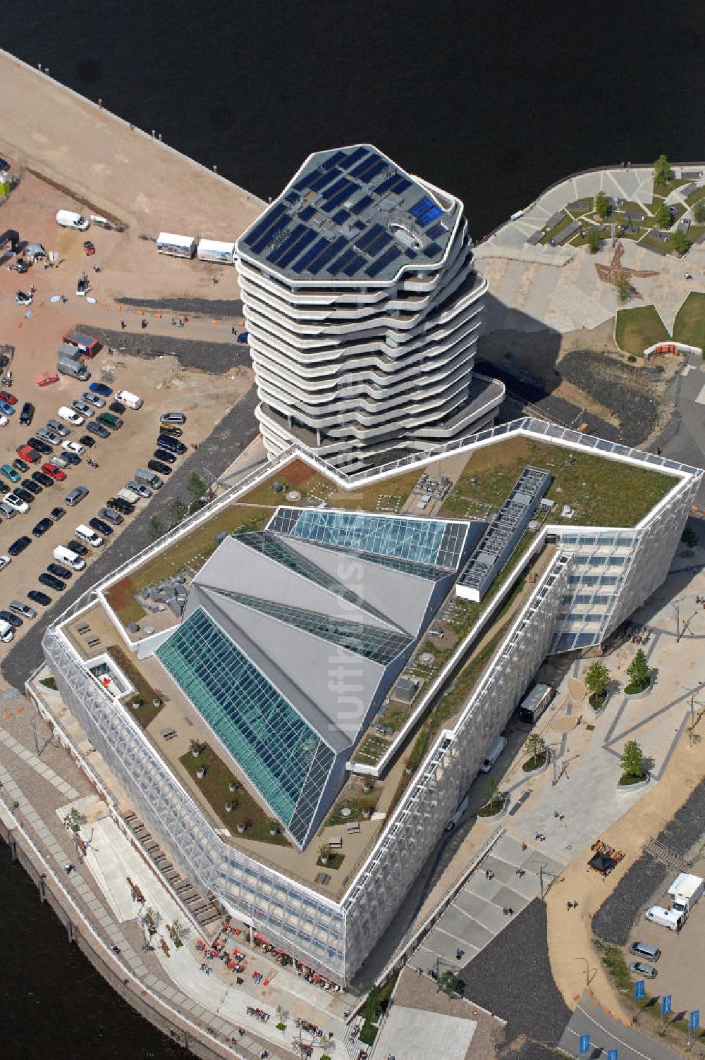 Hamburg von oben - Marco-Polo-Tower und Unilever Deutschlandzentrale