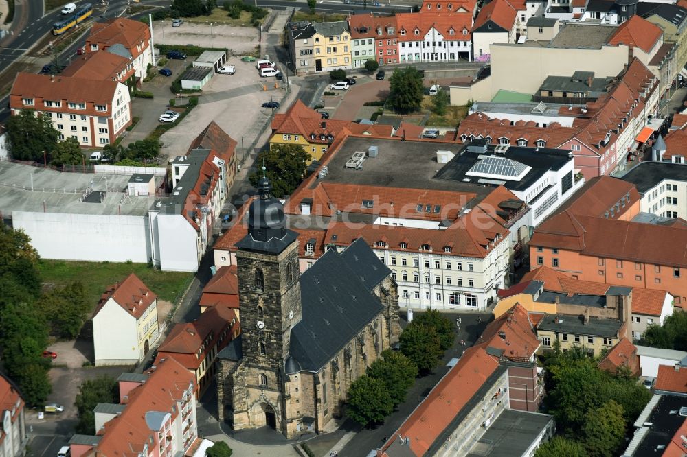 Luftaufnahme Gotha - Margarethenkirche auf dem Neumarkt im historischen Altstadtzentrum von Gotha im Bundesland Thüringen