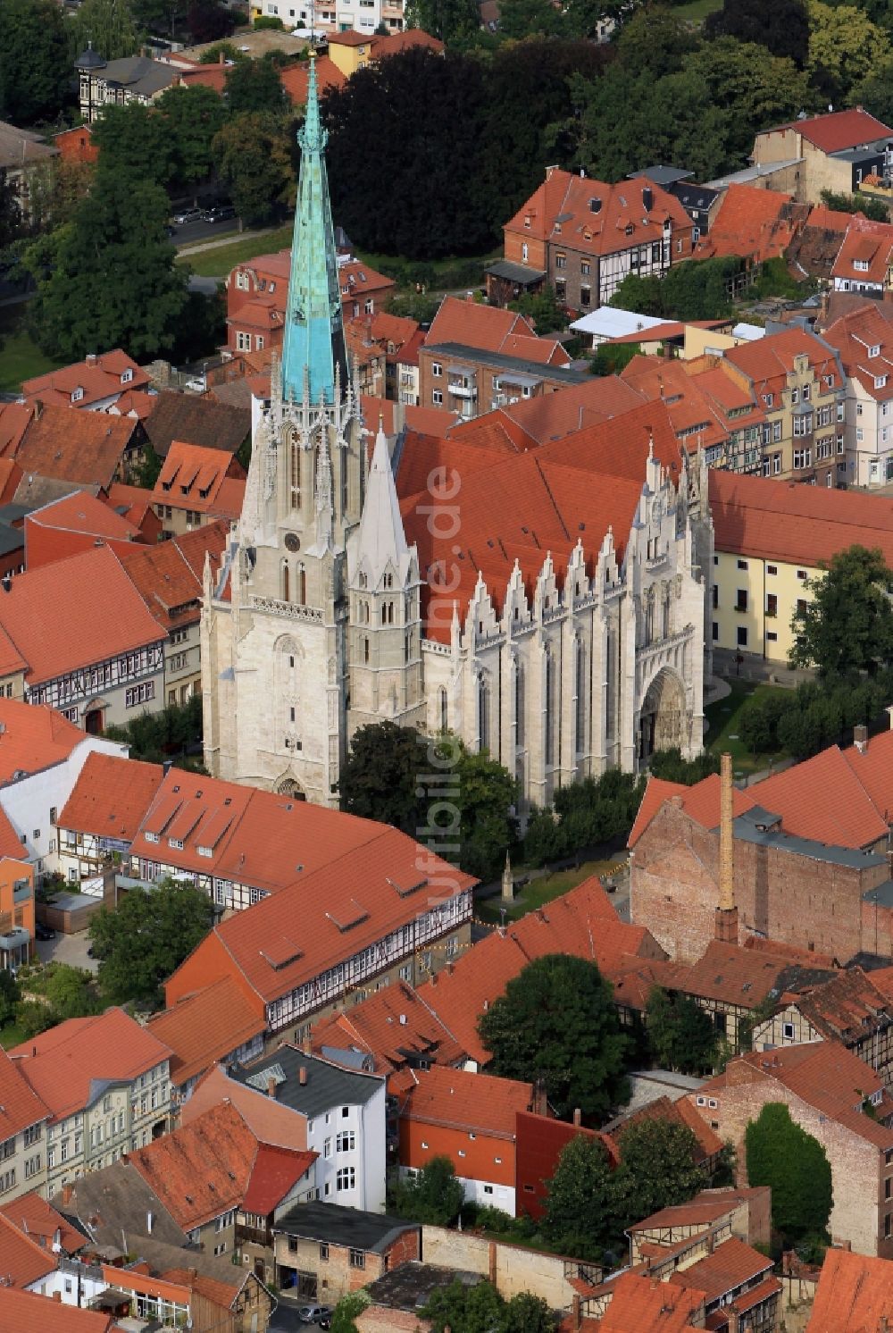 Mühlhausen aus der Vogelperspektive: Marienkirche am Obermarkt in Mühlhausen in Thüringen