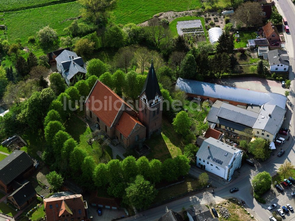 Luftaufnahme Sandesneben - Marienkirche in Sandesneben im Bundesland Schleswig-Holstein