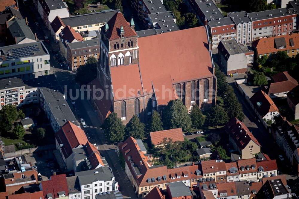 Luftaufnahme Greifswald - Marienkirche im Zentrum der Hansestadt Greifswald im Bundesland Mecklenburg-Vorpommern