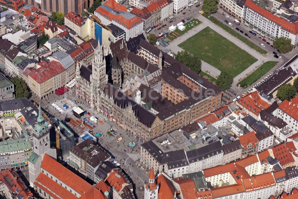 Luftaufnahme München - Marienplatz und Rathaus in der Altstadt / Innenstadt von München im Bundesland Bayern