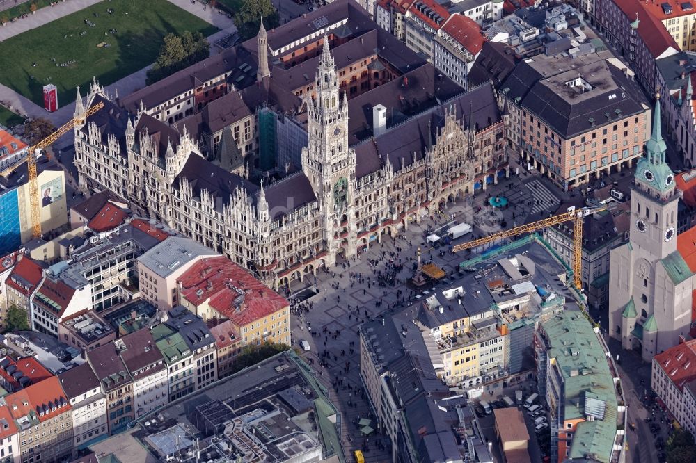 Luftbild München - Marienplatz, Rathaus, Kirchen in der Altstadt / Innenstadt von München im Bundesland Bayern