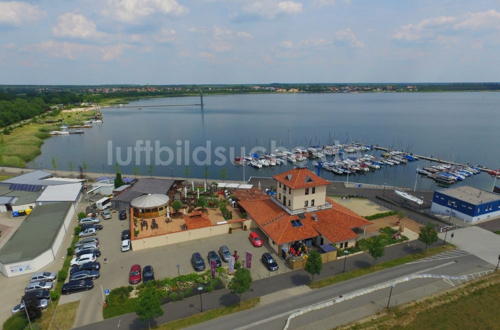 Bitterfeld-Wolfen aus der Vogelperspektive: Marina - Hafenbereich am Ufer des Bernsteinsee in Bitterfeld-Wolfen im Bundesland Sachsen-Anhalt, Deutschland