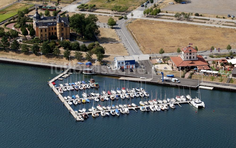 Luftbild Bitterfeld - Marina - Hafenbereich am Ufer des Bernsteinsee in Bitterfeld-Wolfen im Bundesland Sachsen-Anhalt, Deutschland