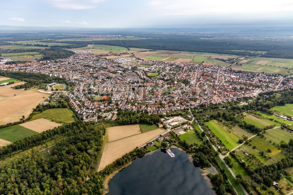 Luftbild Linkenheim-Hochstetten - Marina - Hafenbereich am Ufer des Linkenheimer Baggersees mit Segel Club Linkenheim e.V. und Surfclub Linkenheim in Linkenheim-Hochstetten im Bundesland Baden-Württemberg, Deutschland