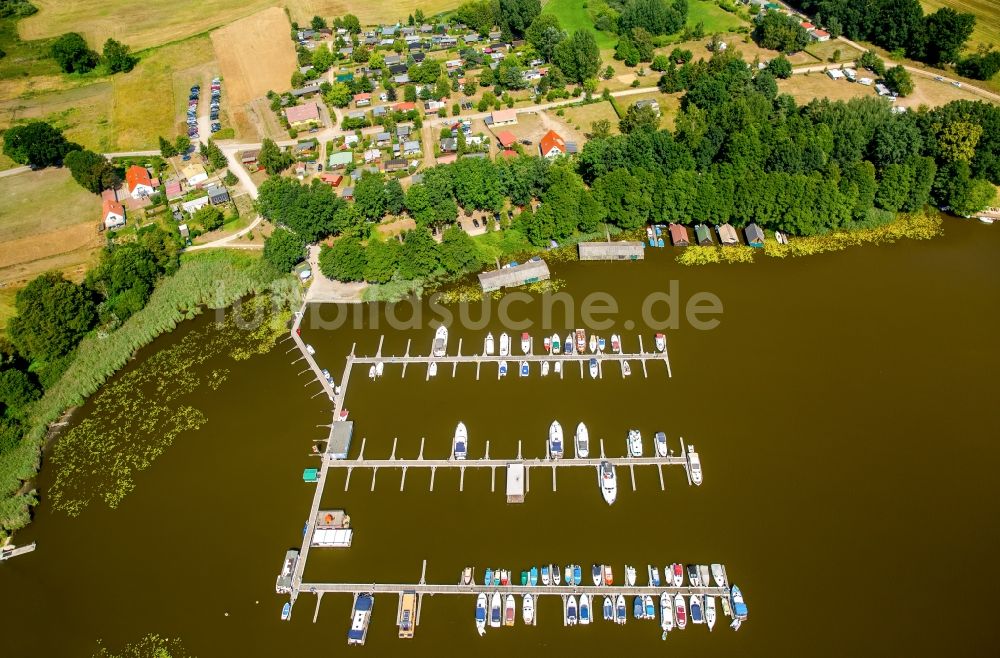 Luftaufnahme Buchholz - Marina - Hafenbereich am Ufer des Müritzsee in Buchholz im Bundesland Mecklenburg-Vorpommern