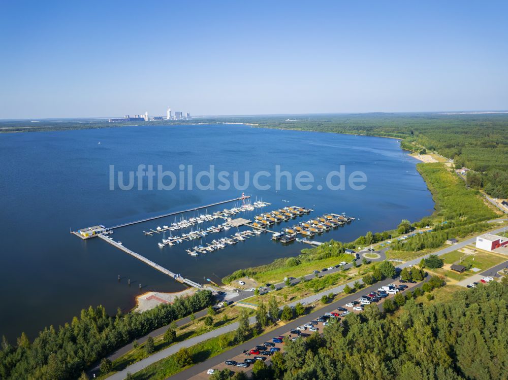 Boxberg von oben - Marina Klitten - Hafenbereich am Ufer des Bärwalder See in Boxberg im Bundesland Sachsen, Deutschland