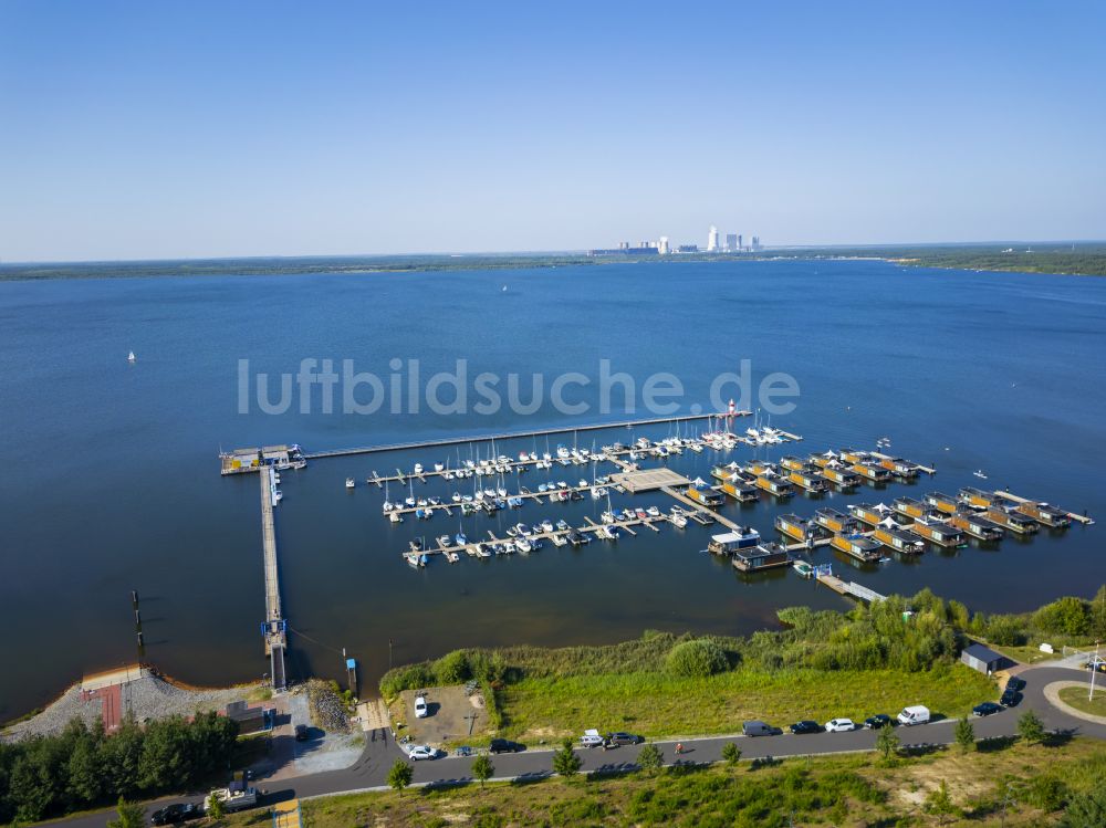 Boxberg aus der Vogelperspektive: Marina Klitten - Hafenbereich am Ufer des Bärwalder See in Boxberg im Bundesland Sachsen, Deutschland