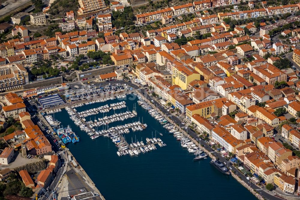 Port-Vendres von oben - Marina in Port-Vendres in Frankreich