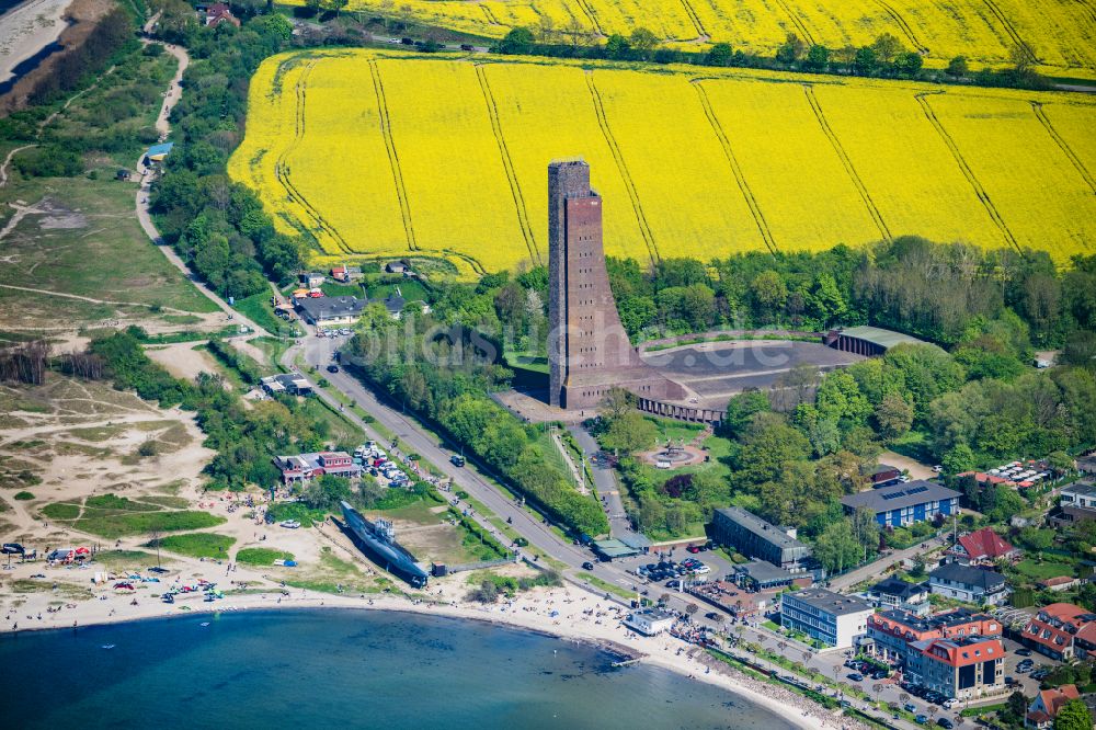 Luftaufnahme Laboe - Marine-Ehrenmal als Wahrzeichen der Kieler Förde in Laboe im Bundesland Schleswig-Holstein, Deutschland