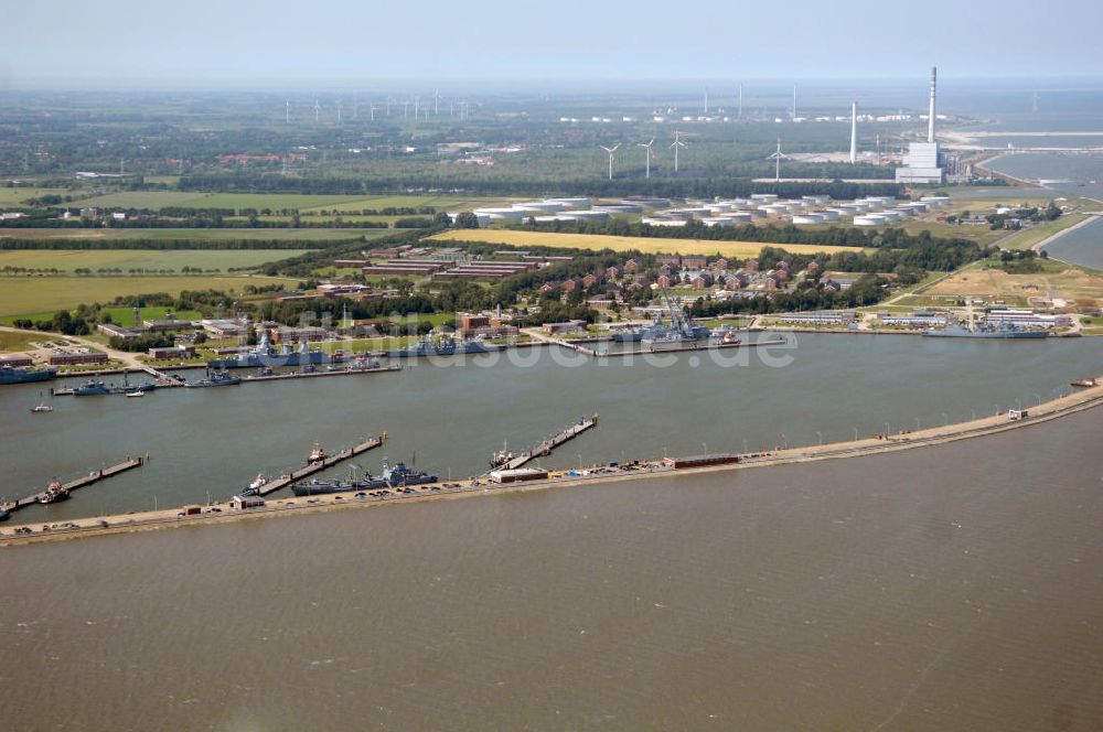 Wilhemshaven aus der Vogelperspektive: Marinestützpunkt Heppenser Groden, NWO-Ölhafen und Neuer Vorhafen in Wilhemshaven an der Jade in Niedersachen / NI