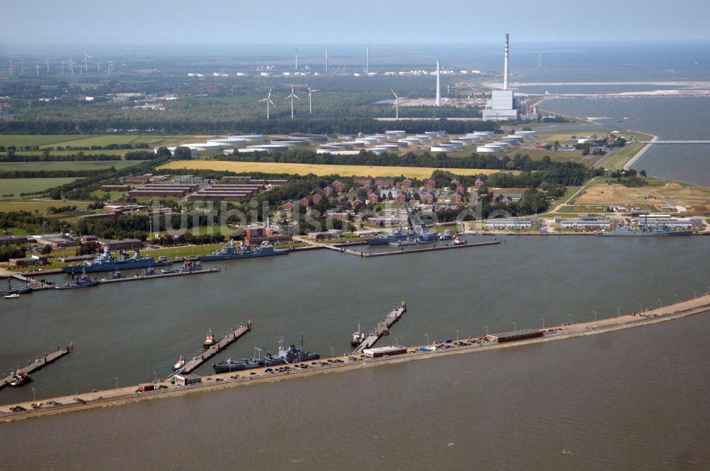 Wilhemshaven von oben - Marinestützpunkt Heppenser Groden, NWO-Ölhafen und Neuer Vorhafen in Wilhemshaven an der Jade in Niedersachen / NI