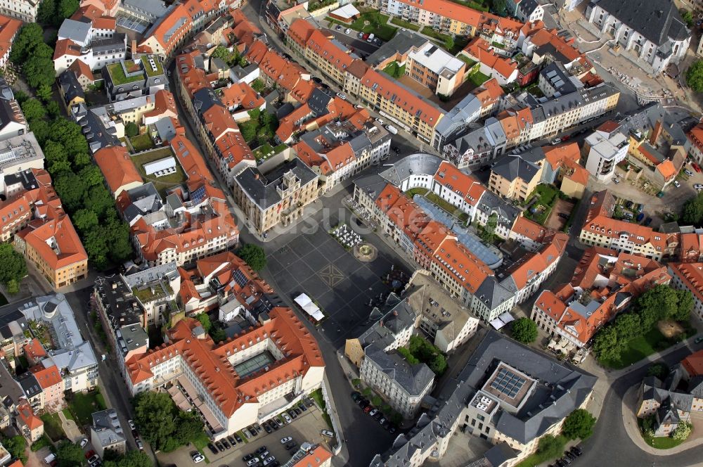 Weimar aus der Vogelperspektive: Markt mit Rathaus in Weimar im Bundesland Thüringen