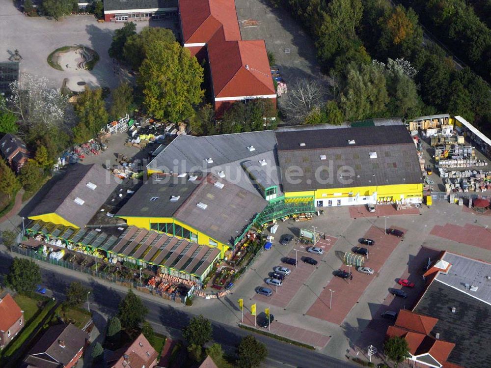 Marienhafe von oben - Marktkauf Bau- und Gartencenter mit Tankstelle