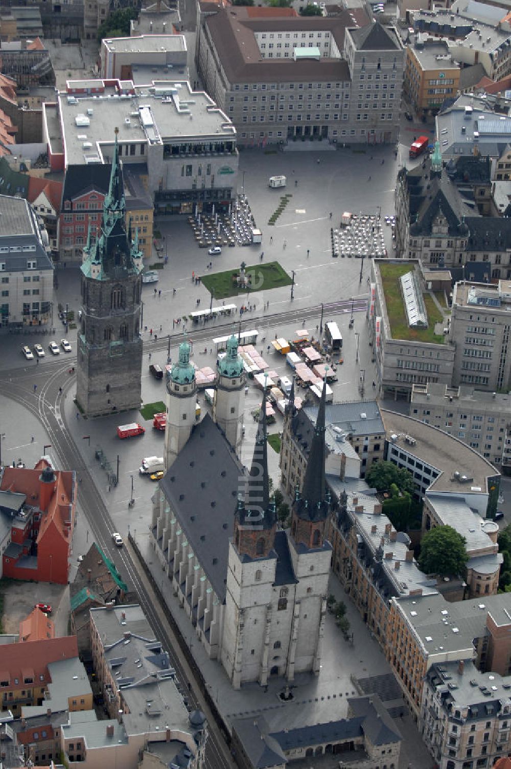 Luftbild Halle - Marktkirche und Roter Turm in Halle