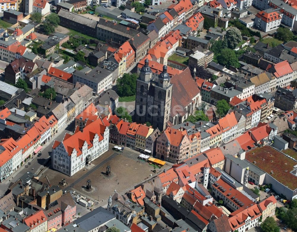 Lutherstadt Wittenberg aus der Vogelperspektive: Marktplatz mit dem Alten Rathaus und der Stadtkirche St. Marien in Wittenberg im Bundesland Sachsen-Anhalt