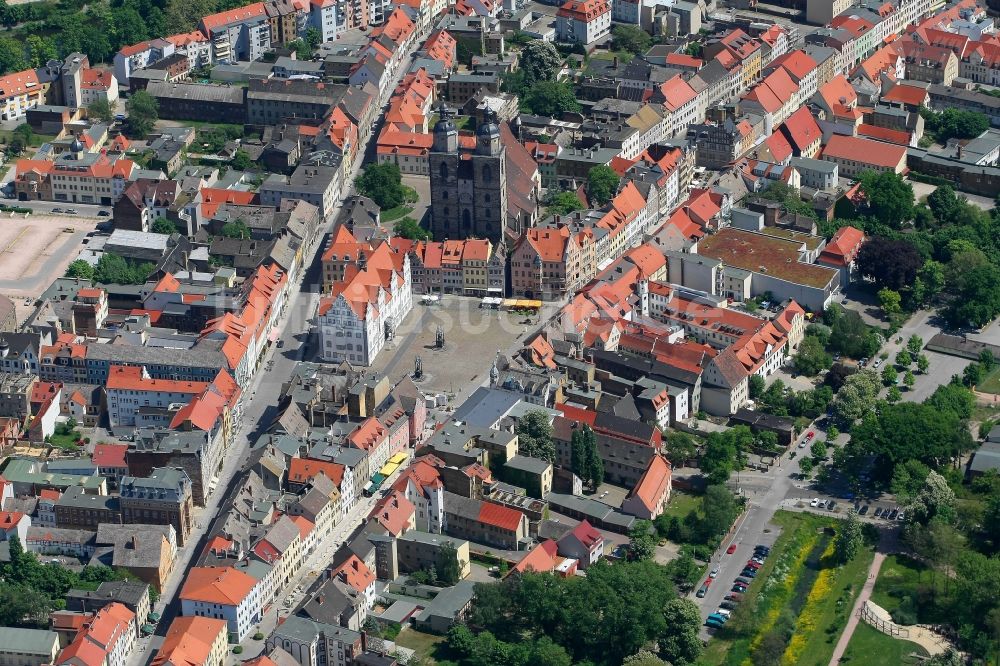 Lutherstadt Wittenberg von oben - Marktplatz mit dem Alten Rathaus und der Stadtkirche St. Marien in Wittenberg im Bundesland Sachsen-Anhalt