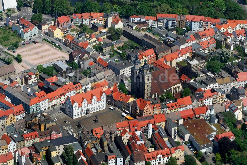 Luftbild Lutherstadt Wittenberg - Marktplatz mit dem Alten Rathaus und der Stadtkirche St. Marien in Wittenberg im Bundesland Sachsen-Anhalt