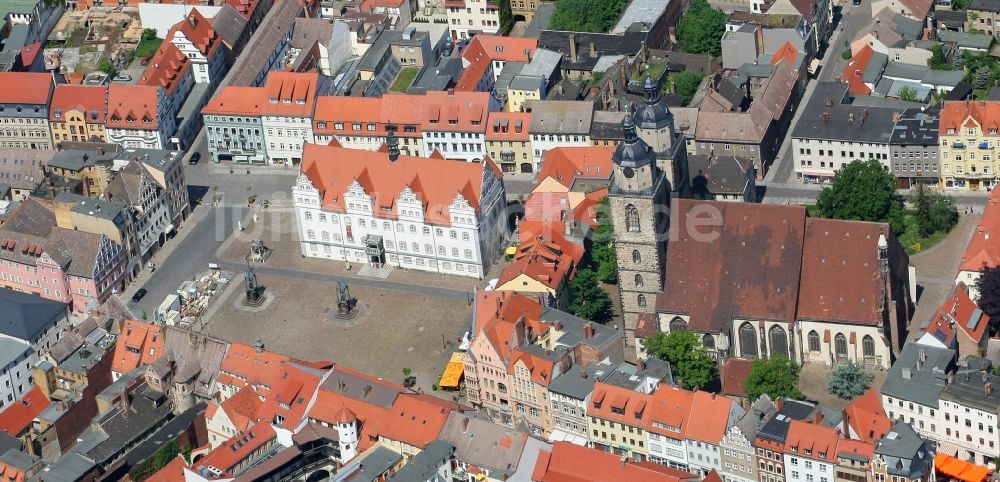 Luftaufnahme Lutherstadt Wittenberg - Marktplatz mit dem Alten Rathaus und der Stadtkirche St. Marien in Wittenberg im Bundesland Sachsen-Anhalt