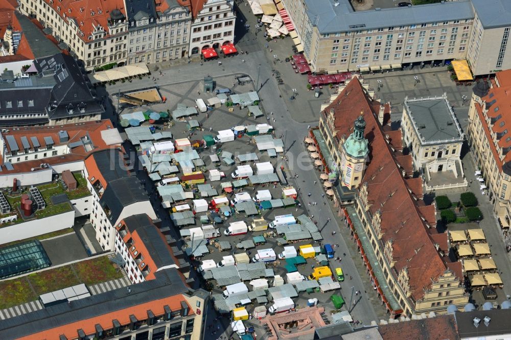 Leipzig von oben - Marktplatz am Altes Rathaus am Markt in Leipzig im Bundesland Sachsen