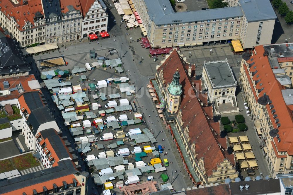 Leipzig aus der Vogelperspektive: Marktplatz am Altes Rathaus am Markt in Leipzig im Bundesland Sachsen