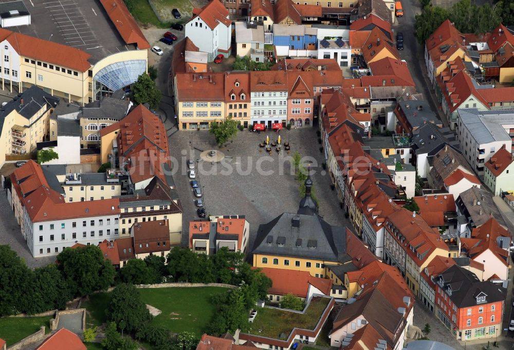 Apolda aus der Vogelperspektive: Marktplatz von Apolda im Bundesland Thüringen mit historischem Rathaus