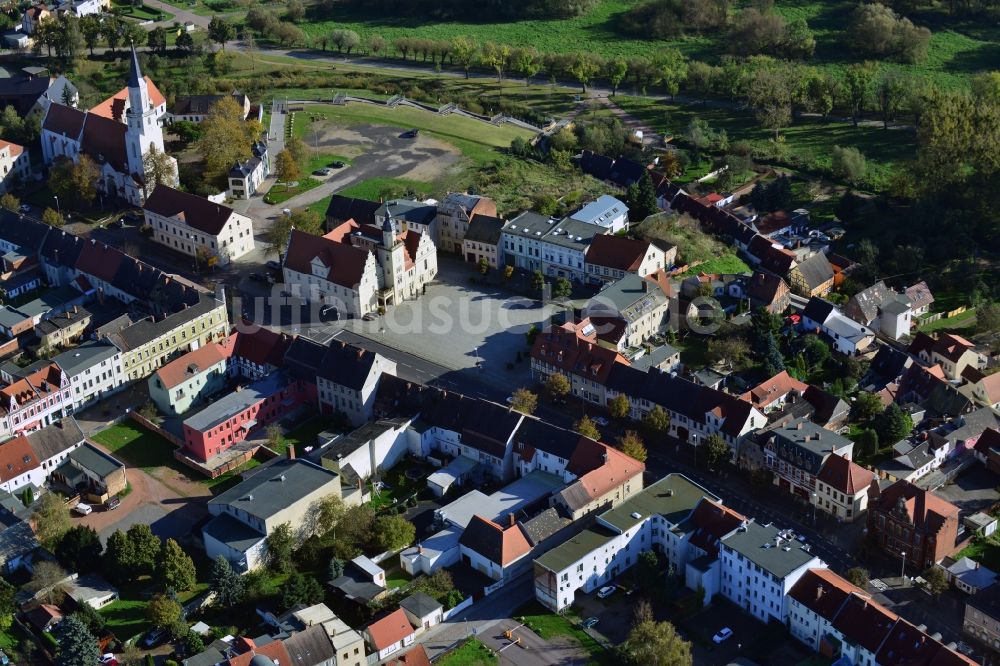 Coswig (Anhalt) von oben - Marktplatz in Coswig (Anhalt) im Bundesland Sachsen-Anhalt