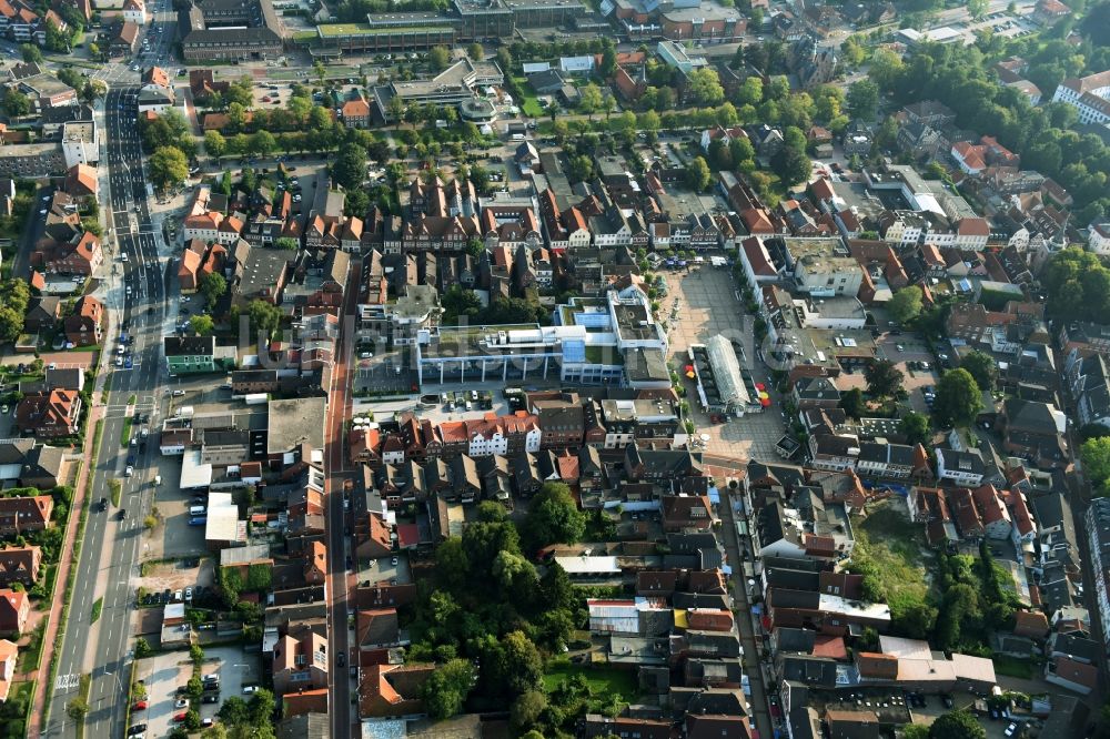 Luftbild Aurich - Marktplatz im Innenstadt- Zentrum in Aurich im Bundesland Niedersachsen