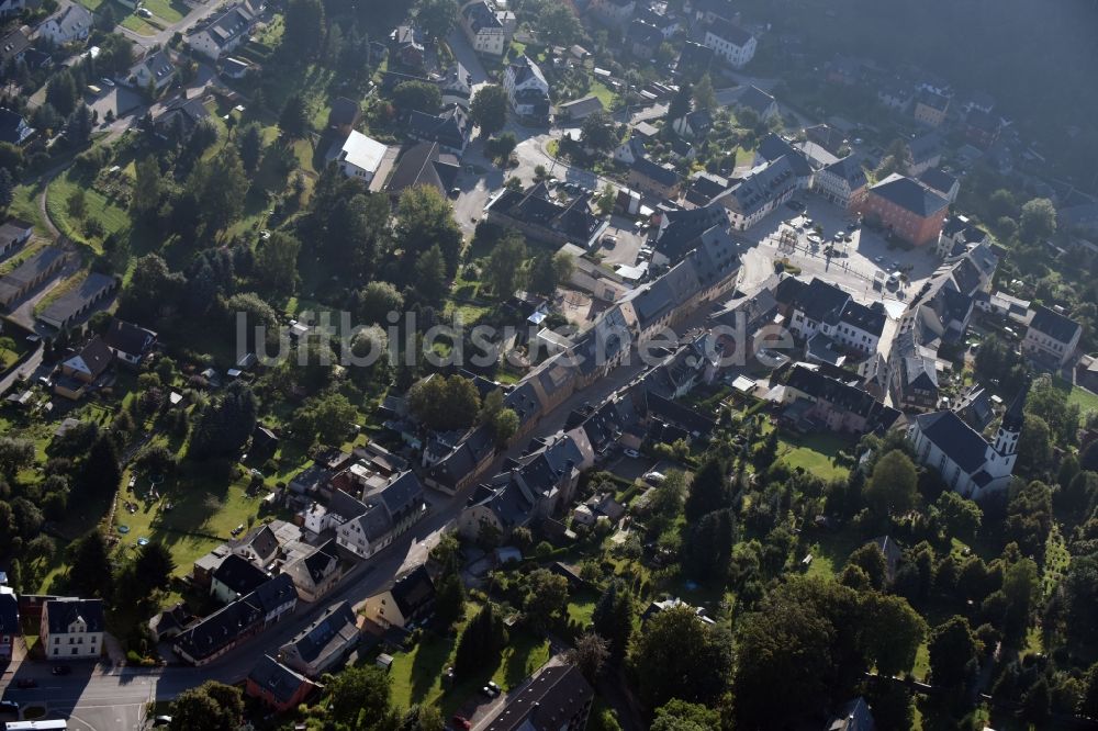 Luftaufnahme Hartenstein - Marktplatz im Innenstadt- Zentrum in Hartenstein im Bundesland Sachsen