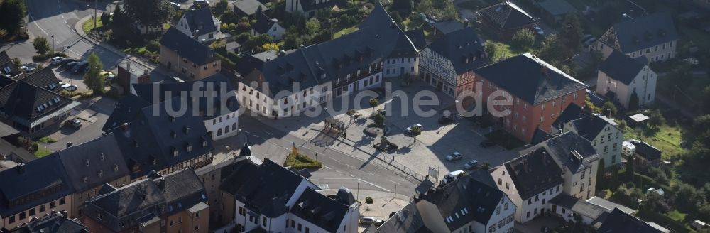 Hartenstein aus der Vogelperspektive: Marktplatz im Innenstadt- Zentrum in Hartenstein im Bundesland Sachsen