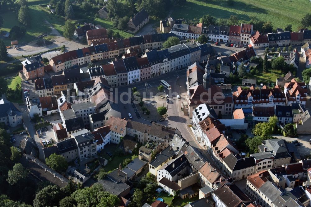 Waldenburg von oben - Marktplatz im Innenstadt- Zentrum in Waldenburg im Bundesland Sachsen