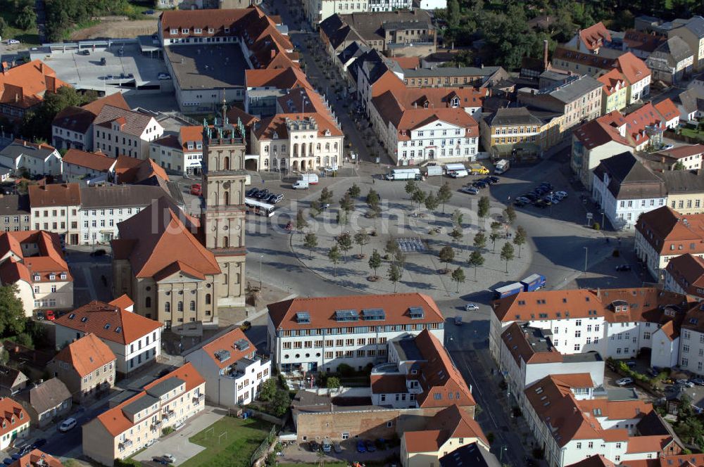 Neustrelitz aus der Vogelperspektive: Marktplatz und Rathaus