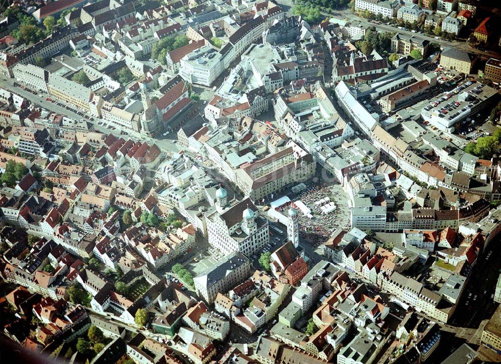 Augsburg von oben - Marktplatz und Rathaus in Augsburg.