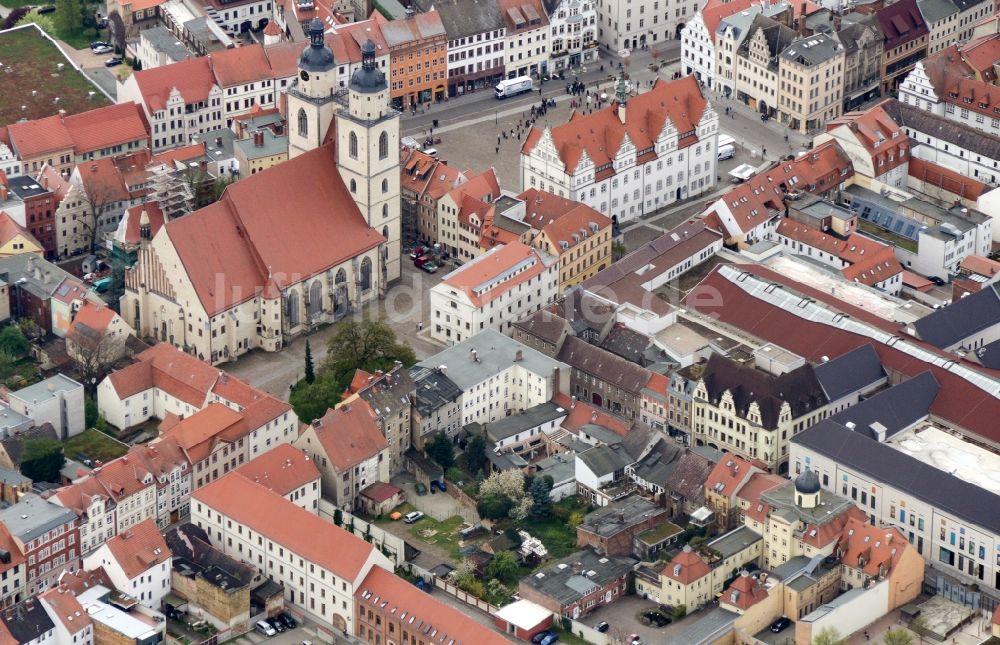 Luftbild Lutherstadt Wittenberg - Marktplatz mit dem Rathaus und der Stadtkirche St. Marien in Wittenberg im Bundesland Sachsen-Anhalt