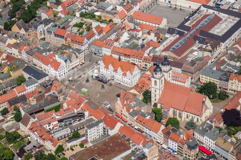 Lutherstadt Wittenberg aus der Vogelperspektive: Marktplatz mit dem Rathaus und der Stadtkirche St. Marien in Wittenberg im Bundesland Sachsen-Anhalt