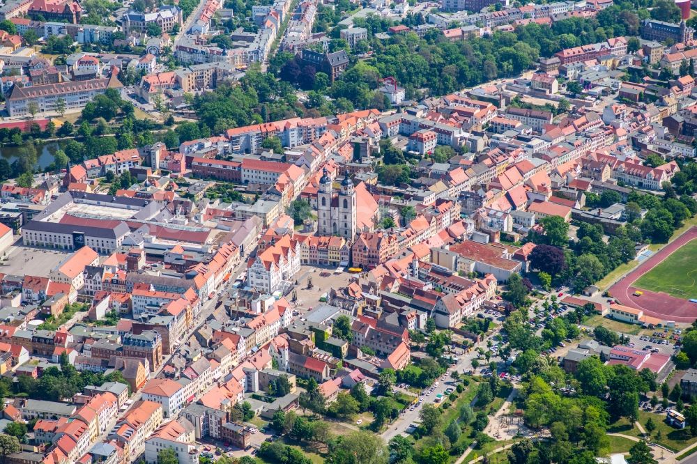 Luftbild Lutherstadt Wittenberg - Marktplatz mit dem Rathaus und der Stadtkirche St. Marien in Wittenberg im Bundesland Sachsen-Anhalt