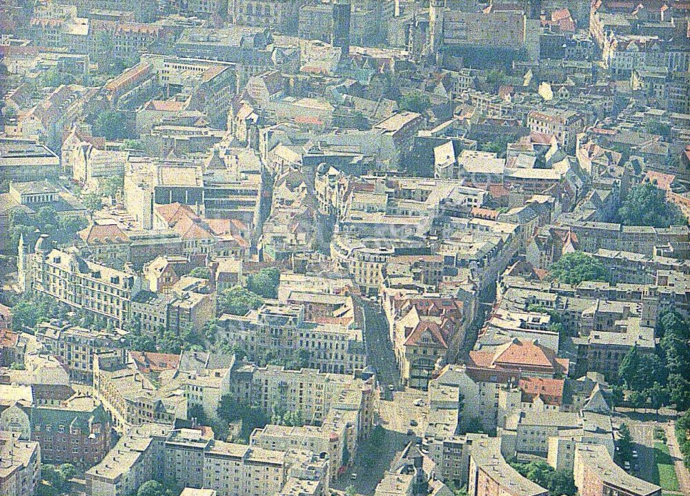 Halle / Saale aus der Vogelperspektive: Marktplatz im Stadtzentrum von Halle an der Saale in SA.