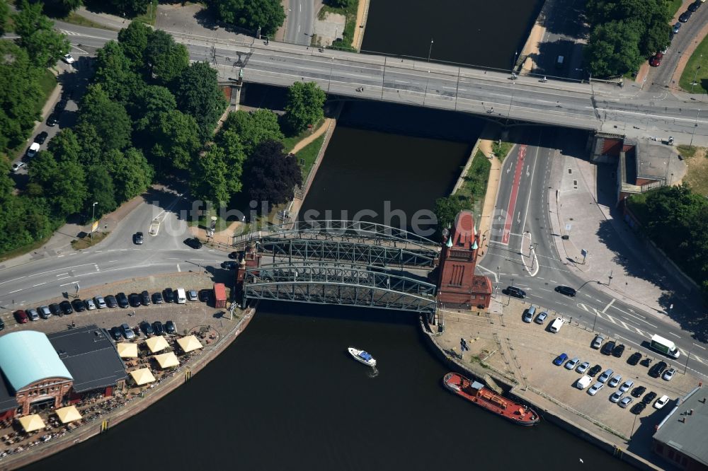 Luftbild Lübeck - Marstallbrücke eine Hubbrücke über den Elbe-Lübeck-Kanal in Lübeck im Bundesland Schleswig-Holstein