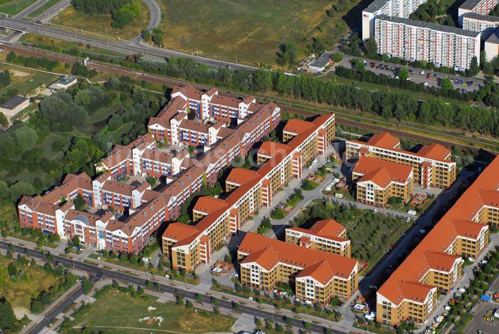 Luftbild Berlin-Marzahn - Marzahn Blick auf das Gewerbegebiet Wolfener Straße der Gewerbeansiedlungs-Gesellschaft mbH (GSG) in Berlin-Marzahn.