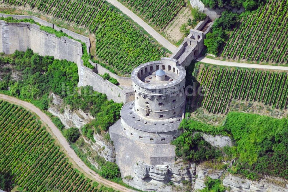 Würzburg von oben - Maschikuliturm und Kasematte auf der Festung Marienberg