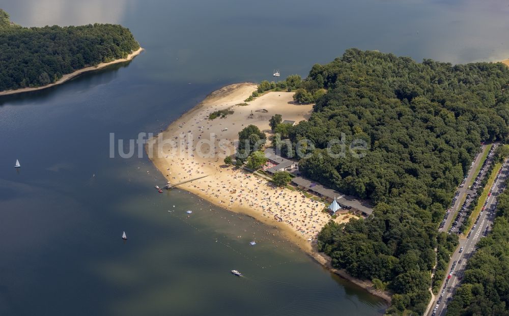 Luftbild Haltern am See - Massenandrang von Badegästen mit überfüllten Park- Straßen und Zufahrtswegen am Ufer zum Silbersee in Haltern am See im Bundesland Nordrhein-Westfalen