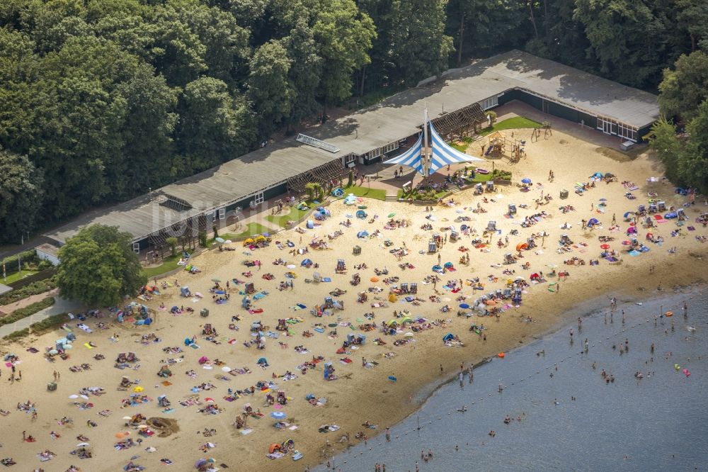 Luftbild Haltern am See - Massenandrang von Badegästen am Sandstrand des Ufer zum Silbersee in Haltern am See im Bundesland Nordrhein-Westfalen