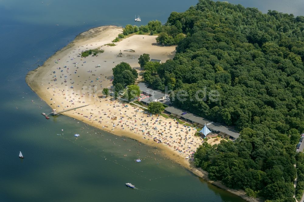 Luftaufnahme Haltern am See - Massenandrang von Badegästen am Sandstrand des Ufer zum Silbersee in Haltern am See im Bundesland Nordrhein-Westfalen