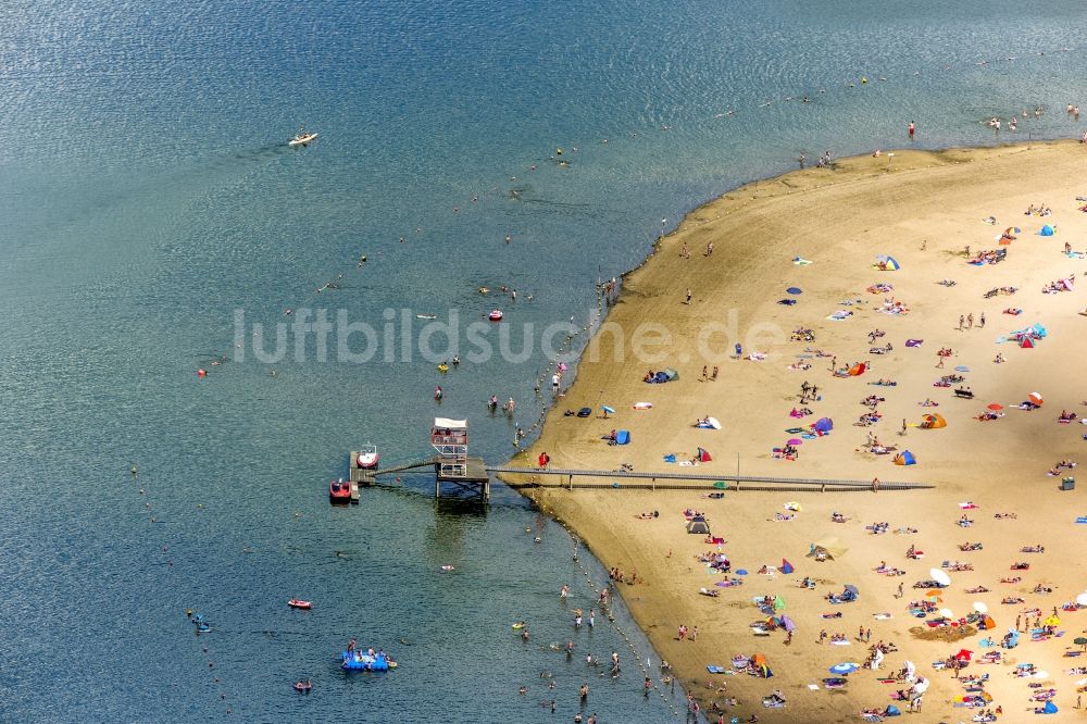 Luftbild Haltern am See - Massenandrang von Badegästen am Sandstrand des Ufer zum Silbersee in Haltern am See im Bundesland Nordrhein-Westfalen