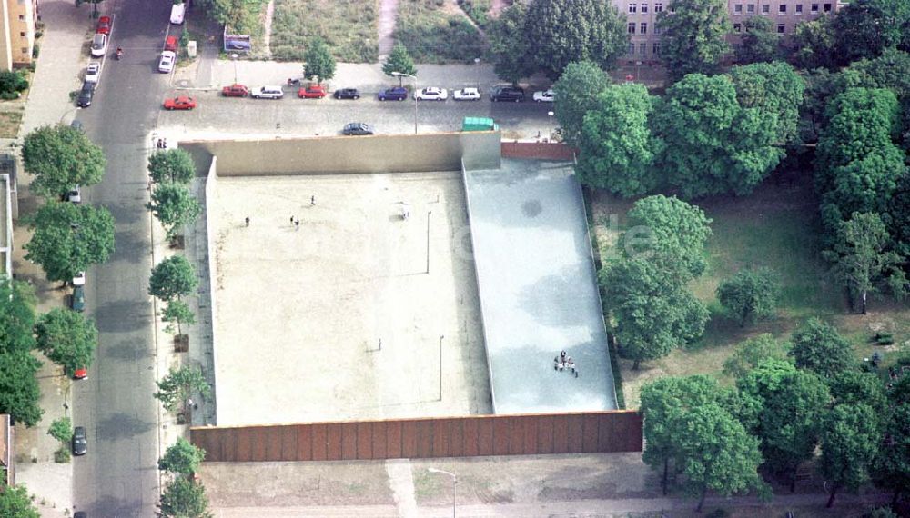 Berlin-Prenzlauer-Berg aus der Vogelperspektive: Mauerpark an der Bernauer Straße in Berlin-Prenzlauer-Berg.