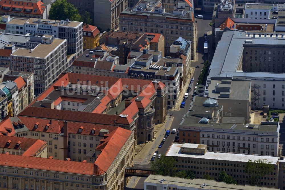 Berlin aus der Vogelperspektive: Mauerstraße in Berlin und Gebäudekomplex der Deutschen Bank