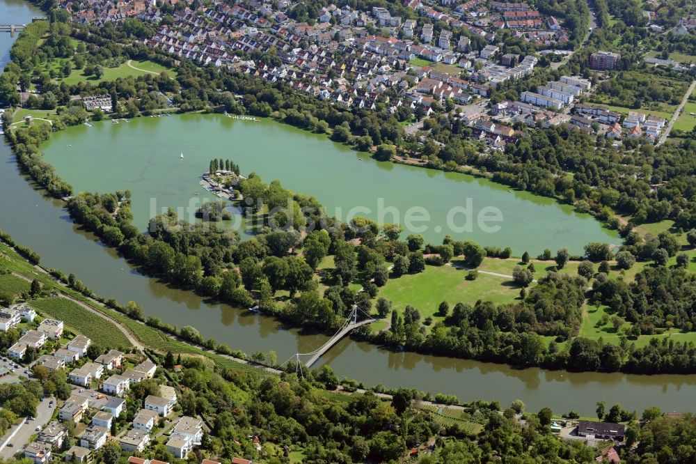 Stuttgart aus der Vogelperspektive: Max-Eyth-See in einer Biegung des Flusses Neckar im Stadtteil Hofen in Stuttgart im Bundesland Baden-Württemberg